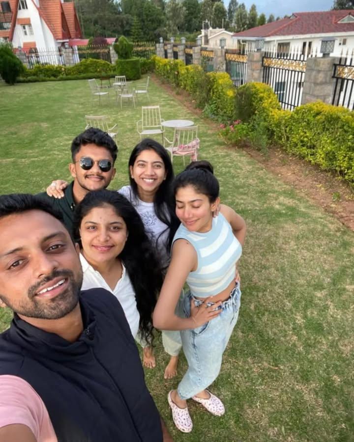 sai-pallavi-family-photo